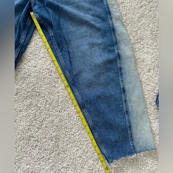 HOLLISTER Ultra High-Rise Vintage Relaxed Mom Jeans - Picture 5 of 7